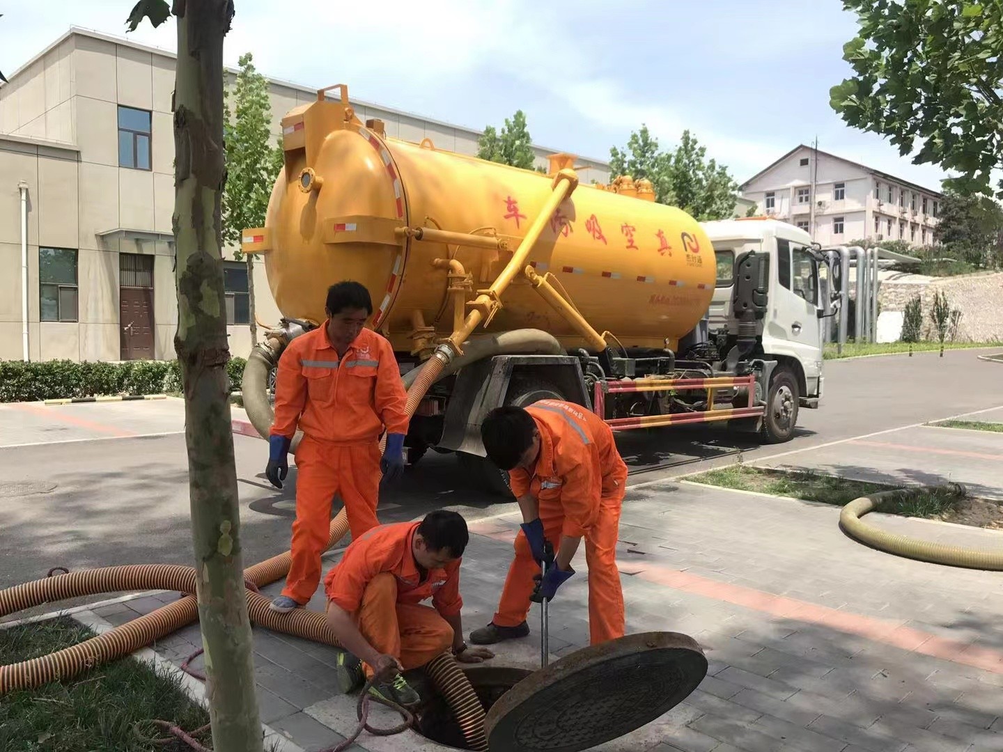 乡宁化粪池清理与5-8吨吸粪车施工效率分析